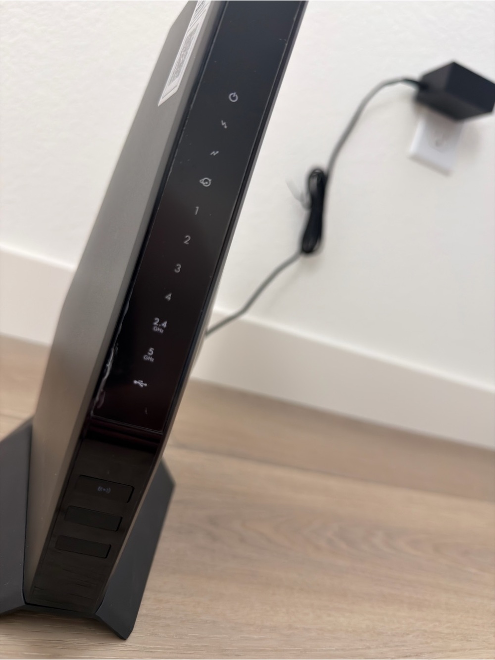 Netgear AX2700 WiFi Cable Modem Router - Picture 5 of 7